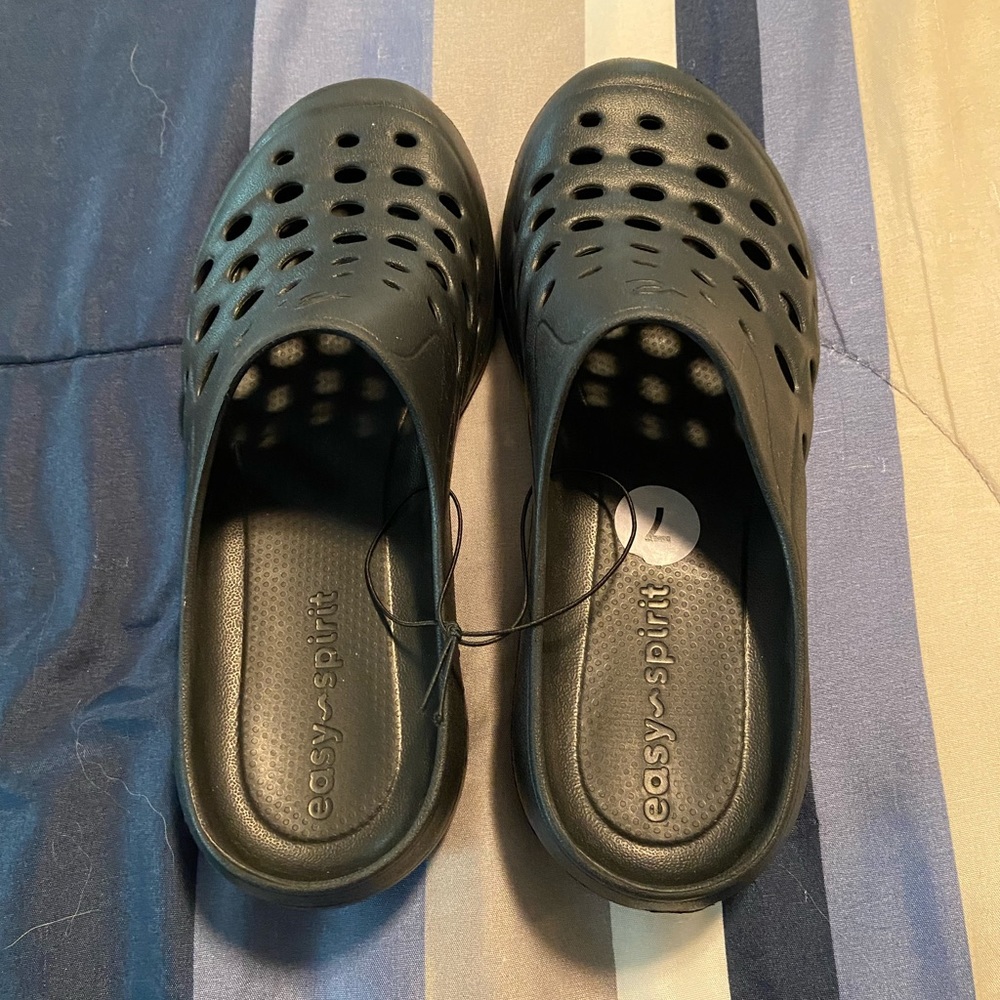 Easy Spirit TravelClogs in size 7 Black